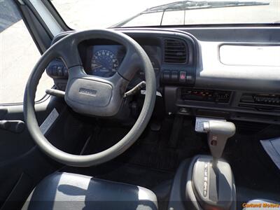 2000 Isuzu NPR BOX w/Lift - Photo 11 - Stockton, CA 95205