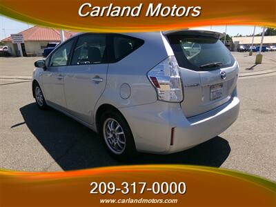 2014 Toyota Prius v Three   - Photo 5 - Stockton, CA 95205