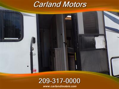 2023 Heartland Shadow Shadow Cruiser RV ID280QBS   - Photo 14 - Stockton, CA 95205