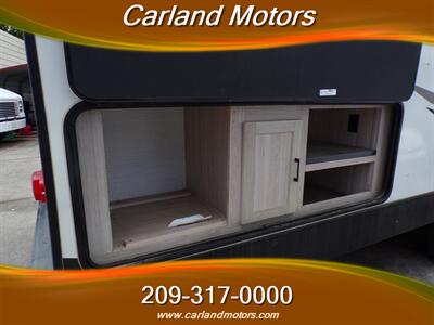 2023 Heartland Shadow Shadow Cruiser RV ID280QBS   - Photo 9 - Stockton, CA 95205