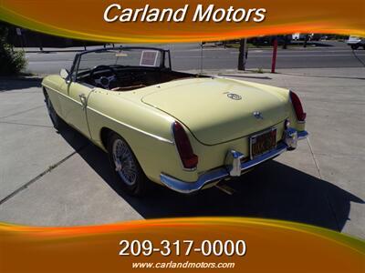 1963 MG MGB Roadster Convertible   - Photo 5 - Stockton, CA 95205