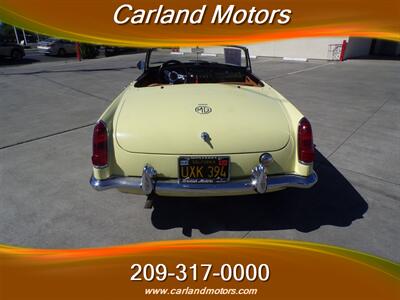 1963 MG MGB Roadster Convertible   - Photo 6 - Stockton, CA 95205