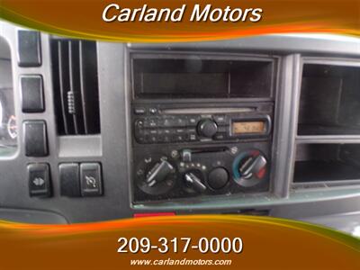 2014 Isuzu NRR w/Liftgate   - Photo 14 - Stockton, CA 95205