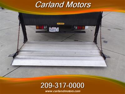 2014 Isuzu NRR w/Liftgate   - Photo 16 - Stockton, CA 95205