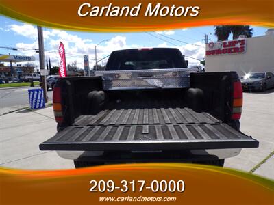 2004 GMC Sierra 2500HD SLT   - Photo 25 - Stockton, CA 95205