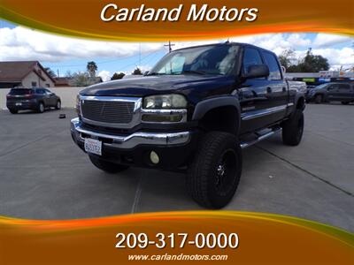 2004 GMC Sierra 2500HD SLT Truck