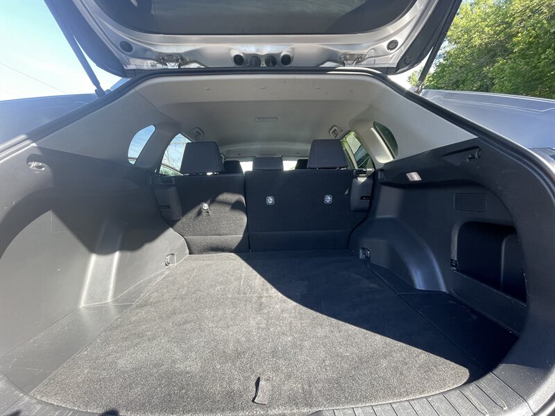 2024 Toyota RAV4 LE - Photo 18