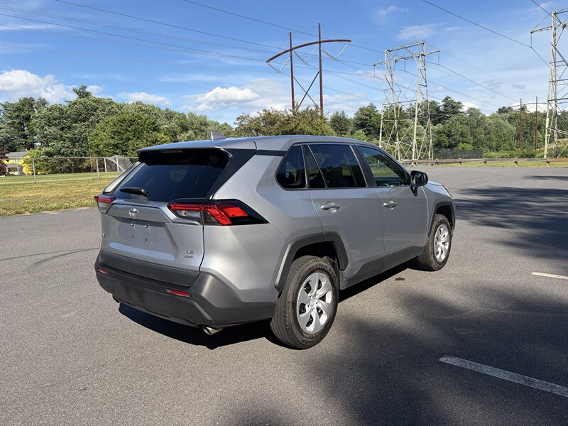 2024 Toyota RAV4 LE - Photo 10