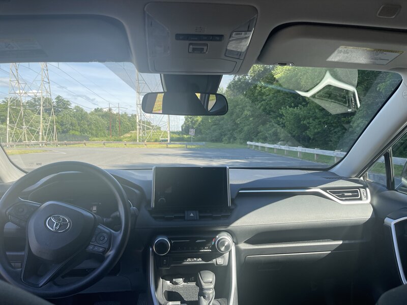 2024 Toyota RAV4 LE - Photo 8