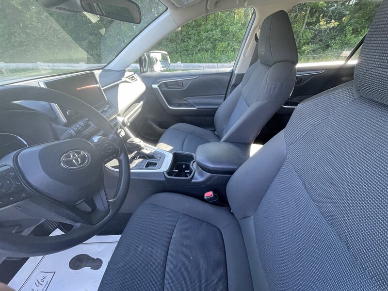 2024 Toyota RAV4 LE - Photo 14
