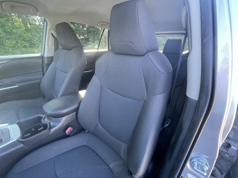 2024 Toyota RAV4 LE - Photo 13