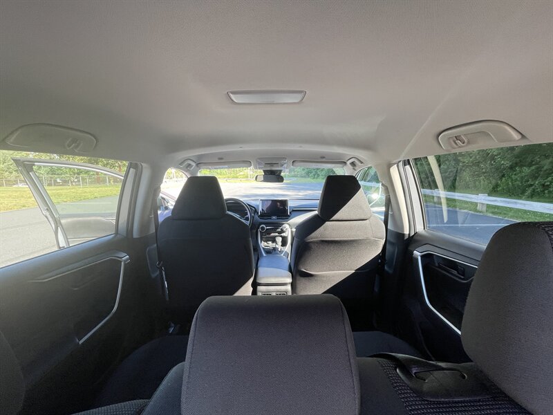 2024 Toyota RAV4 LE - Photo 17