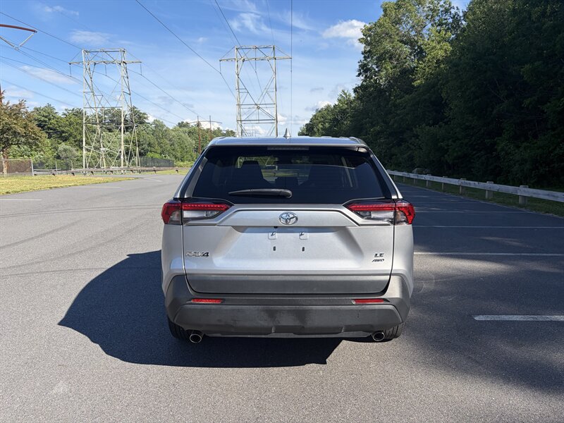 2024 Toyota RAV4 LE - Photo 11