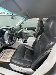 2012 Toyota Highlander Hybrid   - Photo 9 - Burlington, MA 01803