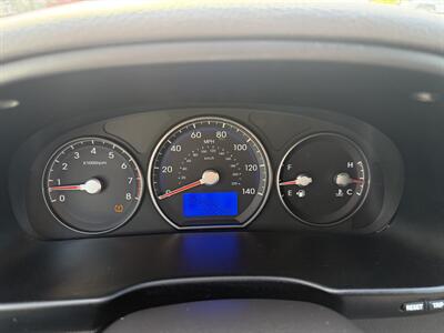 2011 Hyundai SANTA FE Limited   - Photo 12 - Burlington, MA 01803