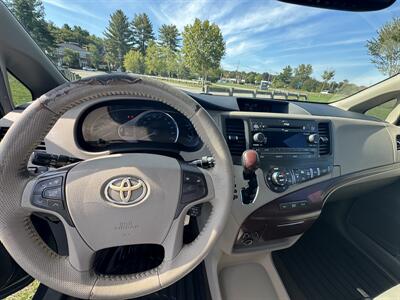 2012 Toyota Sienna XLE 8-Passenger   - Photo 8 - Burlington, MA 01803