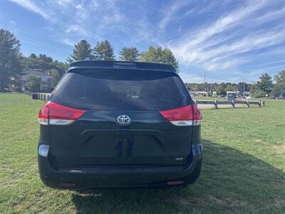 2012 Toyota Sienna XLE 8-Passenger   - Photo 4 - Burlington, MA 01803