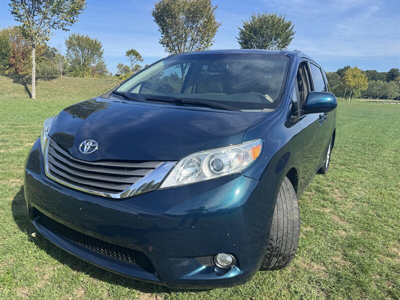 2012 Toyota Sienna XLE 8-Passenger  