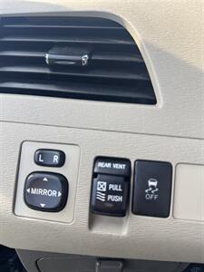 2012 Toyota Sienna XLE 8-Passenger   - Photo 19 - Burlington, MA 01803