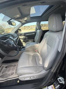 2016 Toyota Highlander XLE   - Photo 8 - Burlington, MA 01803