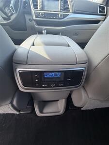 2016 Toyota Highlander XLE   - Photo 11 - Burlington, MA 01803