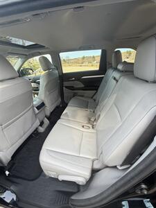 2016 Toyota Highlander XLE   - Photo 9 - Burlington, MA 01803