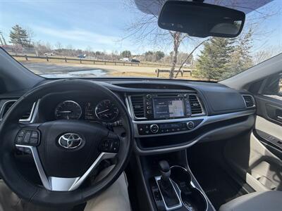 2016 Toyota Highlander XLE   - Photo 10 - Burlington, MA 01803