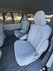 2012 Toyota Sienna LE 8-Passenger   - Photo 7 - Burlington, MA 01803