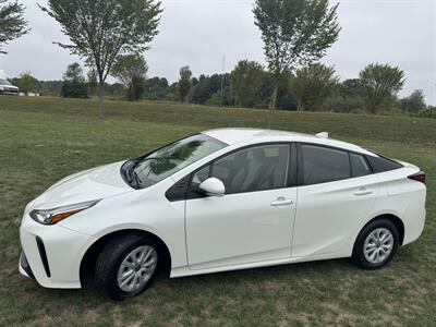 2019 Toyota Prius L Eco   - Photo 4 - Burlington, MA 01803