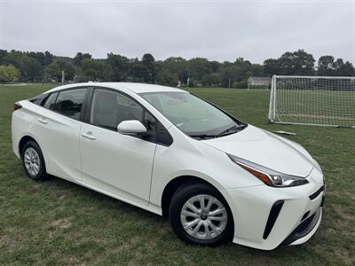 2019 Toyota Prius L Eco   - Photo 2 - Burlington, MA 01803