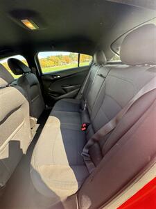 2017 Chevrolet Cruze LT Auto   - Photo 9 - Burlington, MA 01803