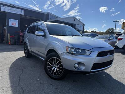 2013 Mitsubishi Outlander SE - Photo 2 - Burlington, MA 01803