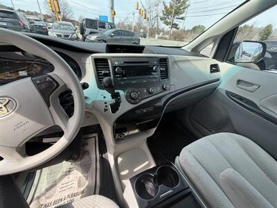 2011 Toyota Sienna LE 8-Passenger - Photo 8 - Burlington, MA 01803