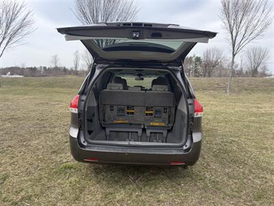2011 Toyota Sienna LE 8-Passenger - Photo 6 - Burlington, MA 01803