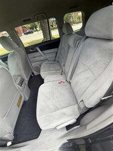 2012 Toyota Highlander   - Photo 8 - Burlington, MA 01803