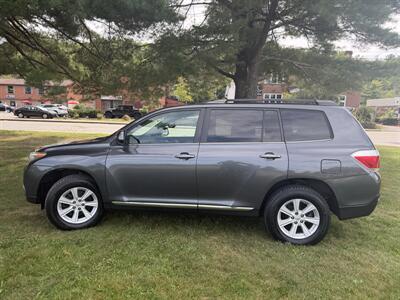 2012 Toyota Highlander   - Photo 4 - Burlington, MA 01803