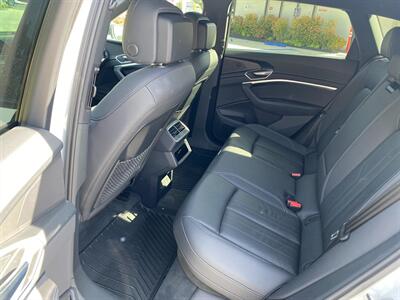 2022 Audi e-tron quattro Premium   - Photo 16 - La Crescenta, CA 91214
