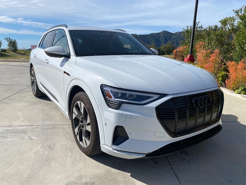 2022 Audi e-tron quattro Premium  