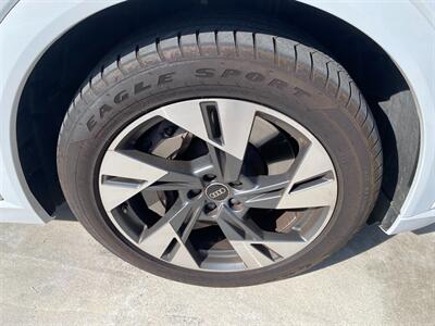 2022 Audi e-tron quattro Premium   - Photo 24 - La Crescenta, CA 91214