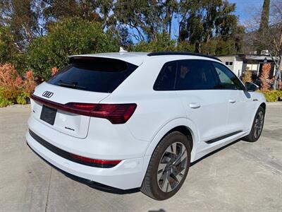 2022 Audi e-tron quattro Premium   - Photo 8 - La Crescenta, CA 91214