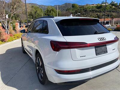 2022 Audi e-tron quattro Premium   - Photo 12 - La Crescenta, CA 91214