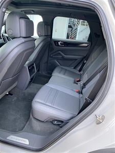 2022 Porsche Cayenne - Photo 16 - La Crescenta, CA 91214