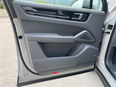 2022 Porsche Cayenne - Photo 23 - La Crescenta, CA 91214