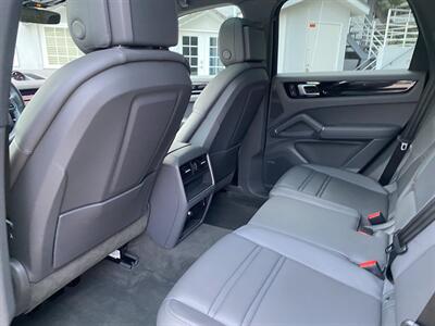 2022 Porsche Cayenne - Photo 17 - La Crescenta, CA 91214