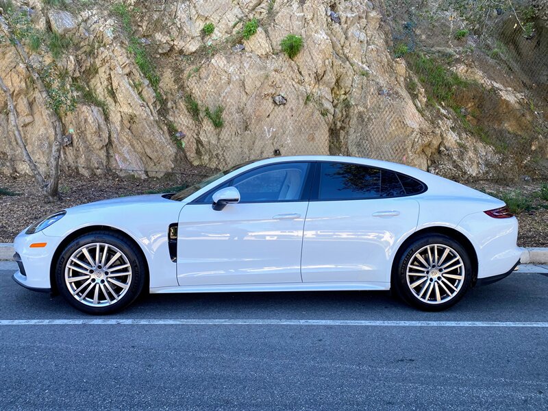 2017 Porsche Panamera 4's photo