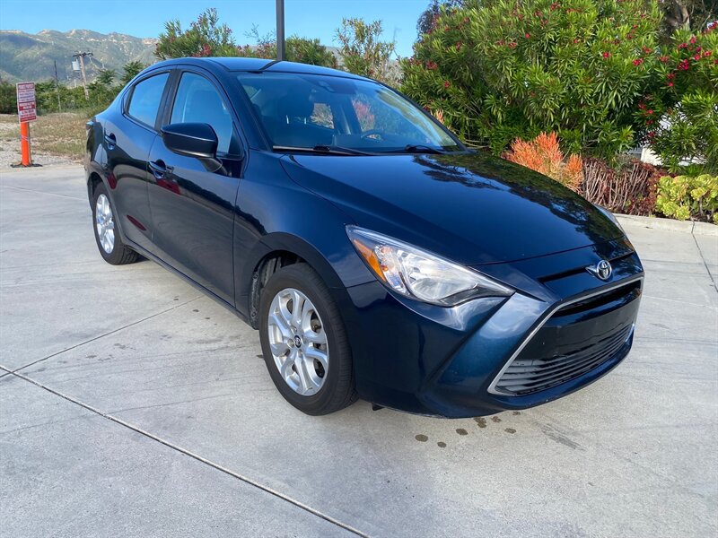 2017 Toyota Yaris Sedan Premium  
