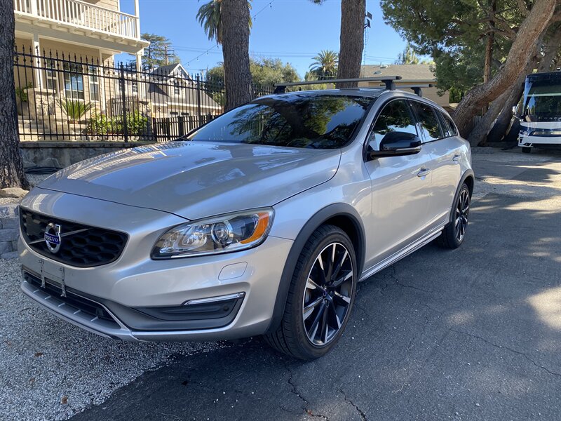 2016 Volvo V60 Cross Country T5 Platinum   - Photo 1 - La Crescenta, CA 91214