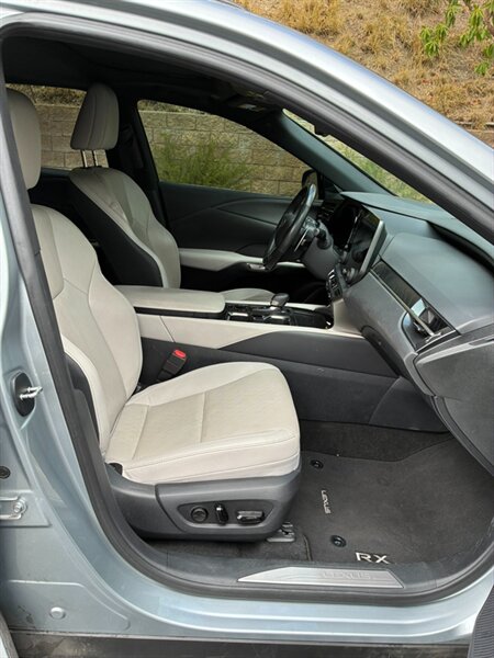 2023 Lexus RX 350 - Photo 12