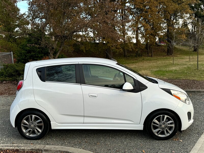 2015 Chevrolet Spark 2LT photo 4