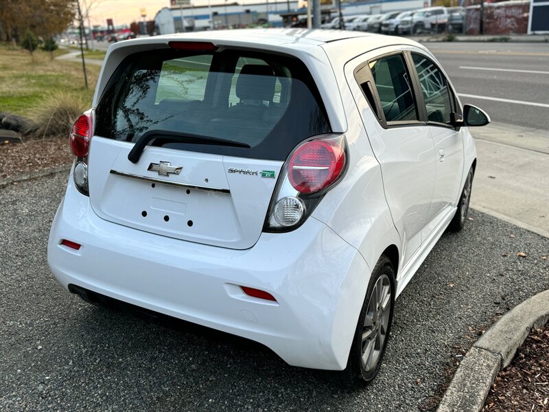 2015 Chevrolet Spark 2LT photo 8